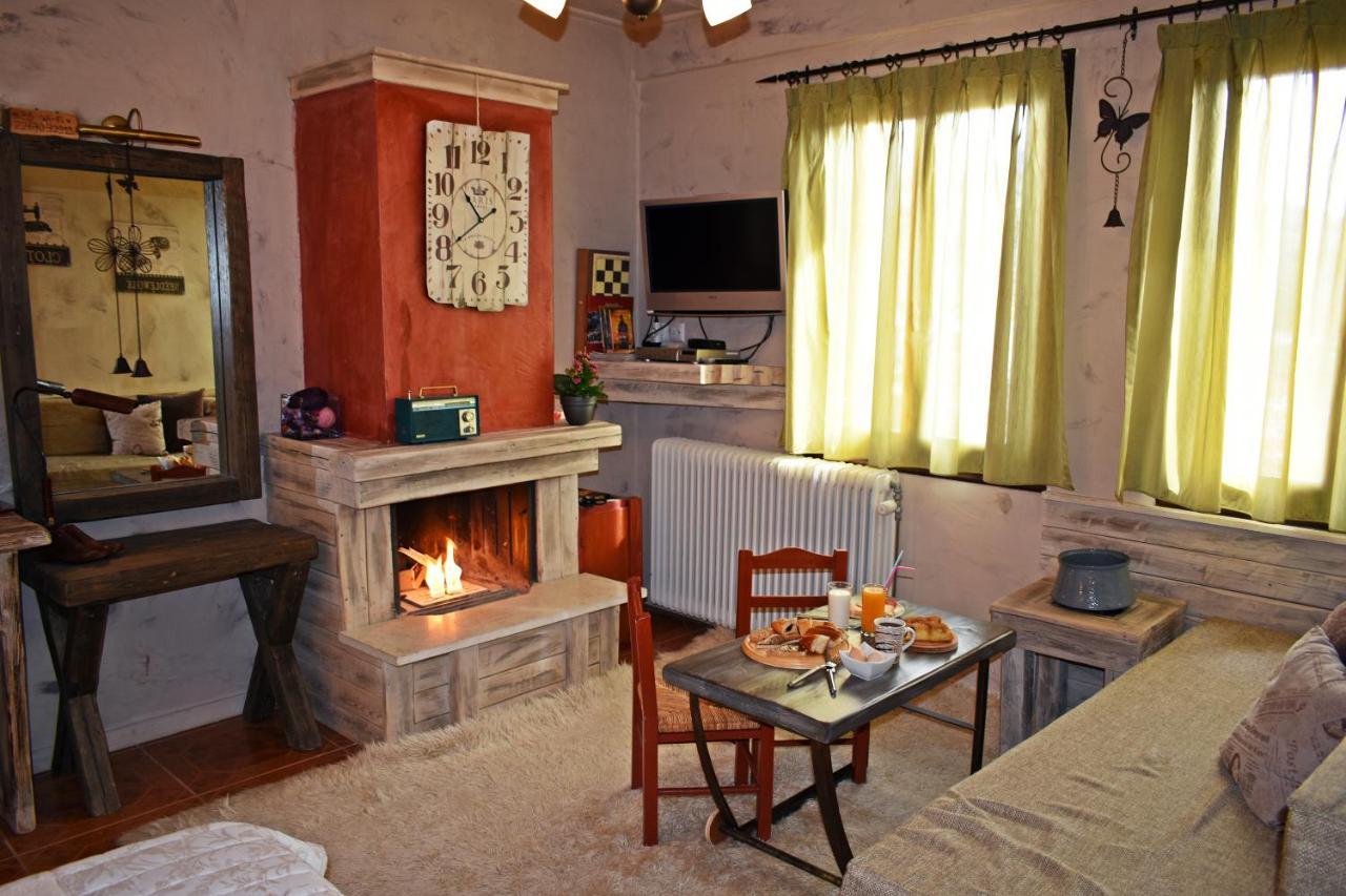 Agiaz' Bed & Breakfast Arachova Bagian luar foto